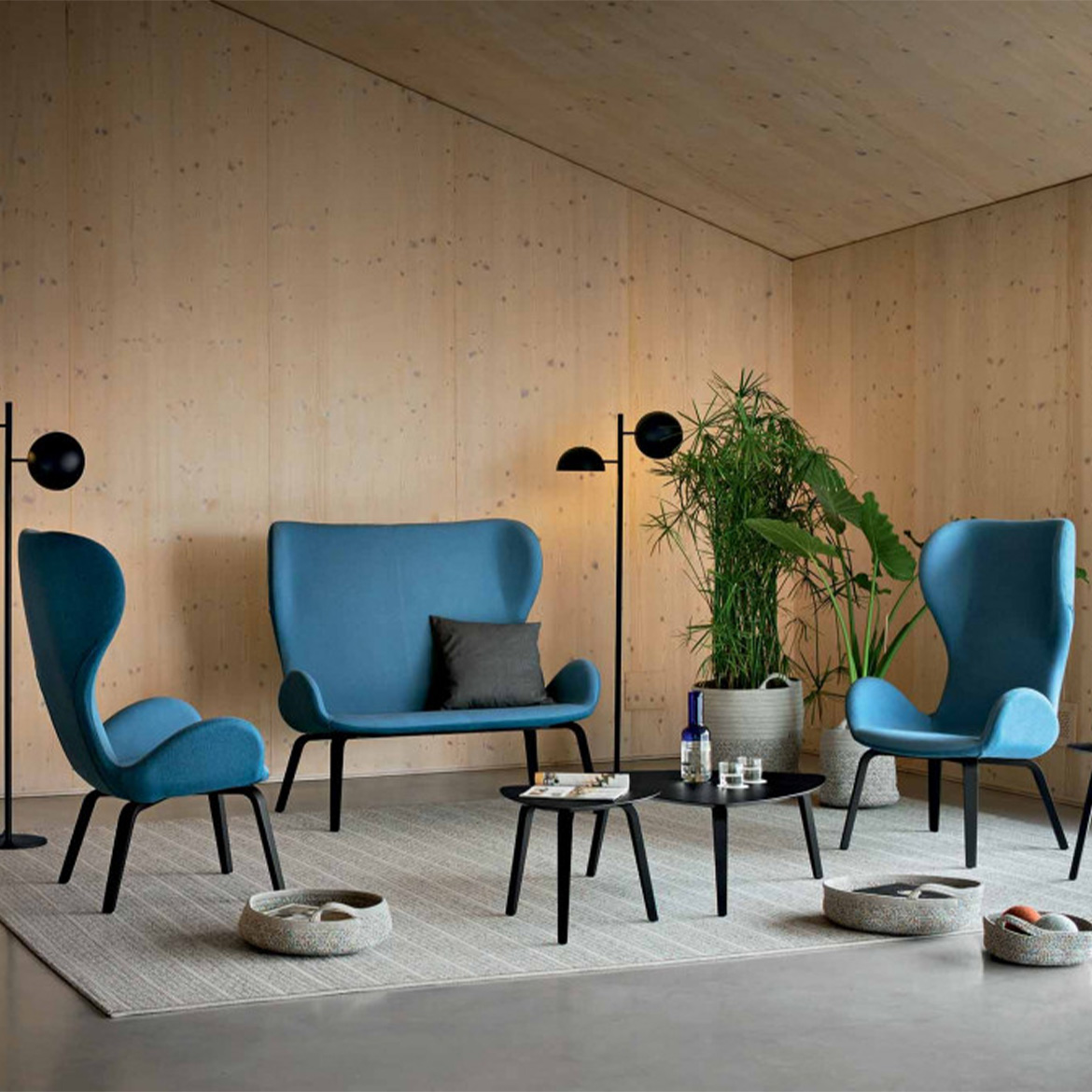 Dalia 502 sofa with wooden base