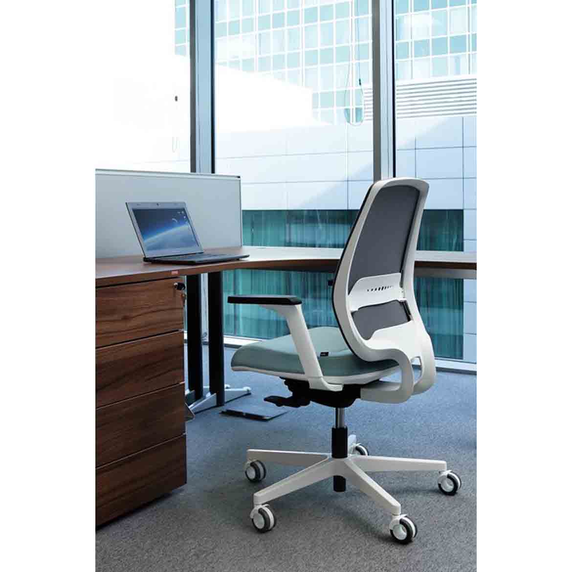 Momo 902 swivel chair
