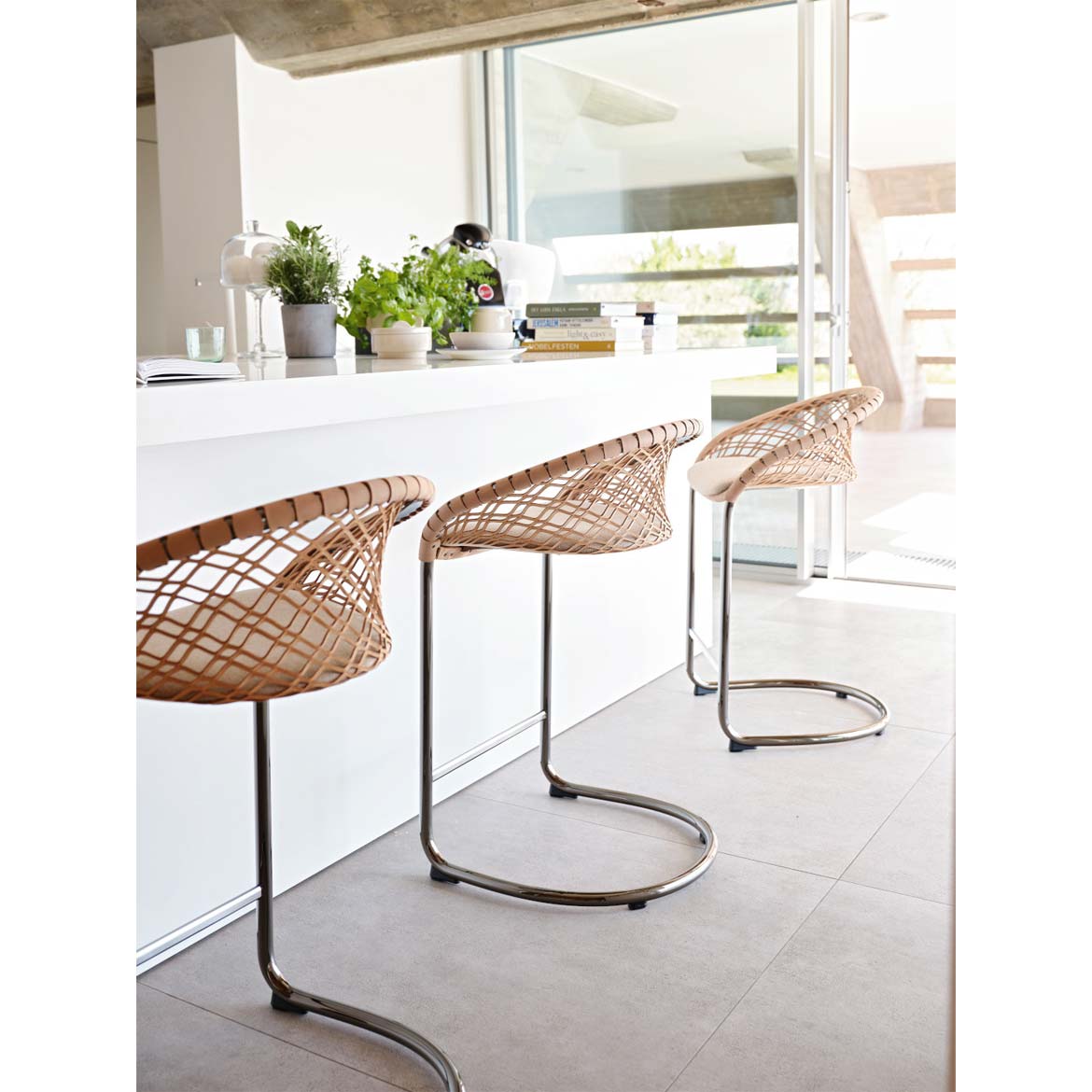 P47 302 barstool