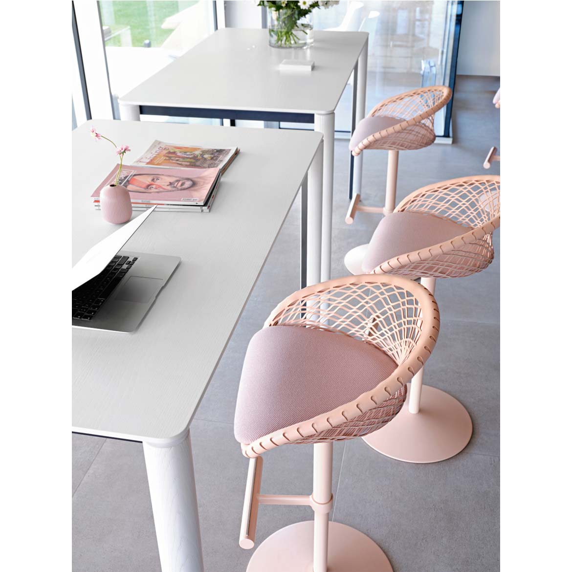 P47 302 barstool