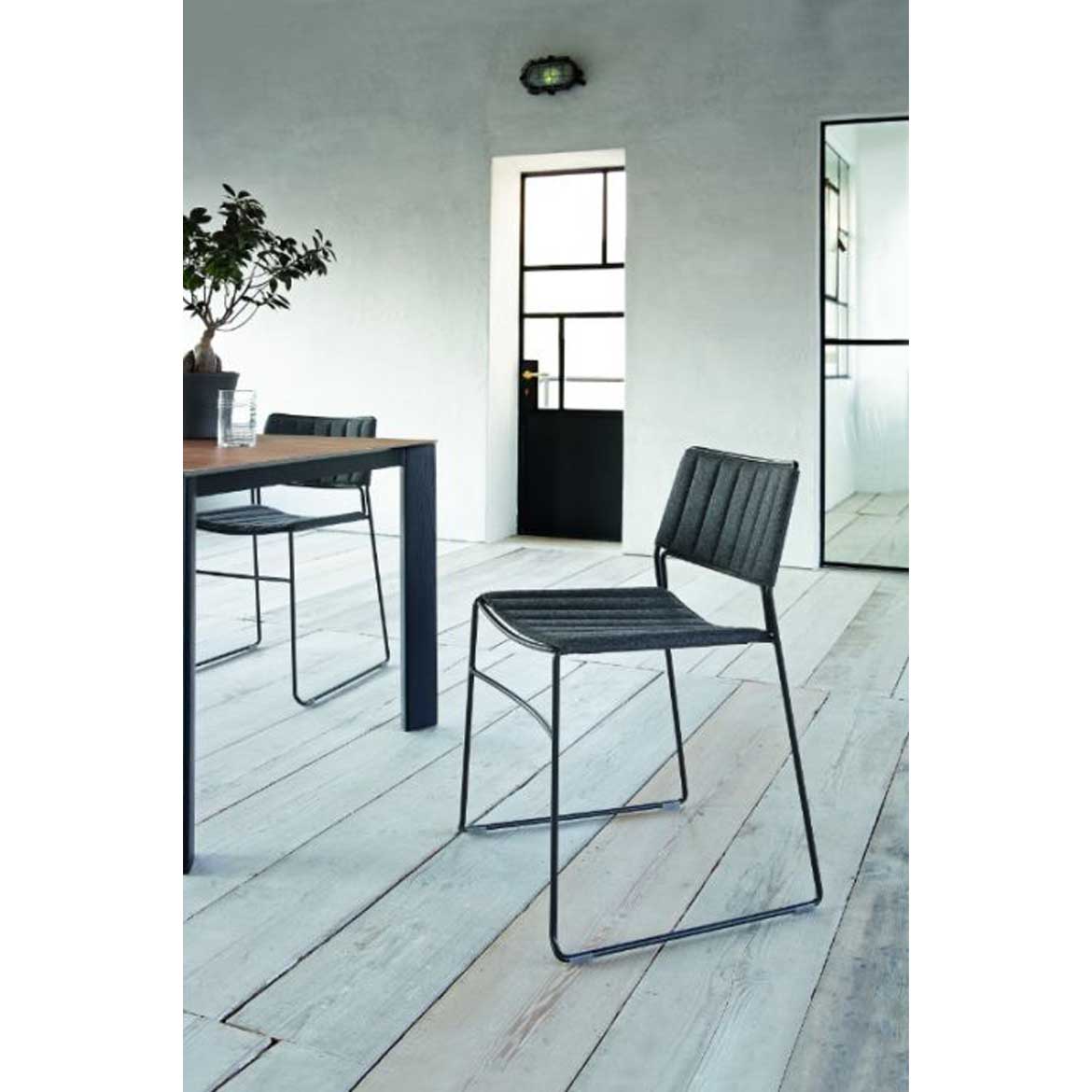 Slim 102 chair