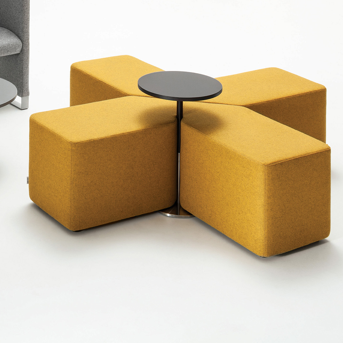 Plus 502 modular poufs